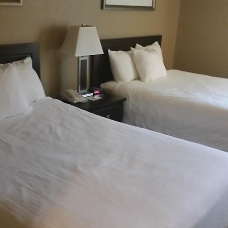 Stonebridge Hotel فورت ماكموري الغرفة الصورة